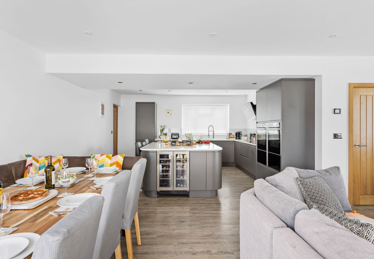 Fresh Escapes - Greenacre - Teignmouth - hot Tub - Sleeps 10 