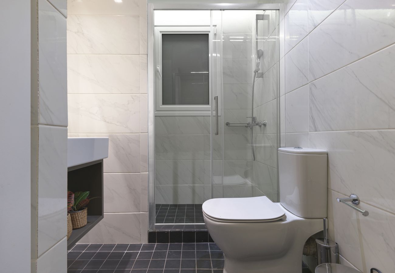 Apartment in Athens - Modern Haven near Archaeological Museum