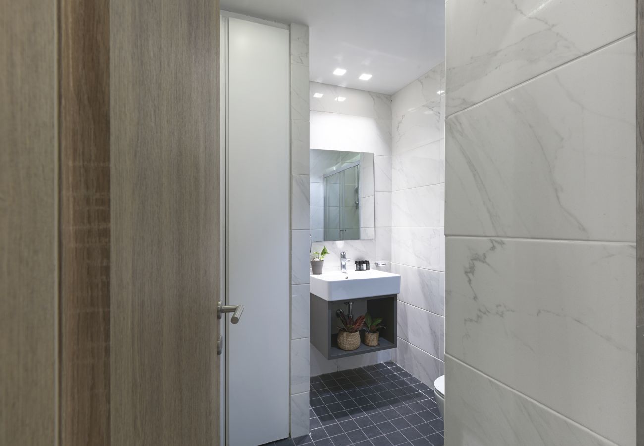 Apartment in Athens - Modern Haven near Archaeological Museum