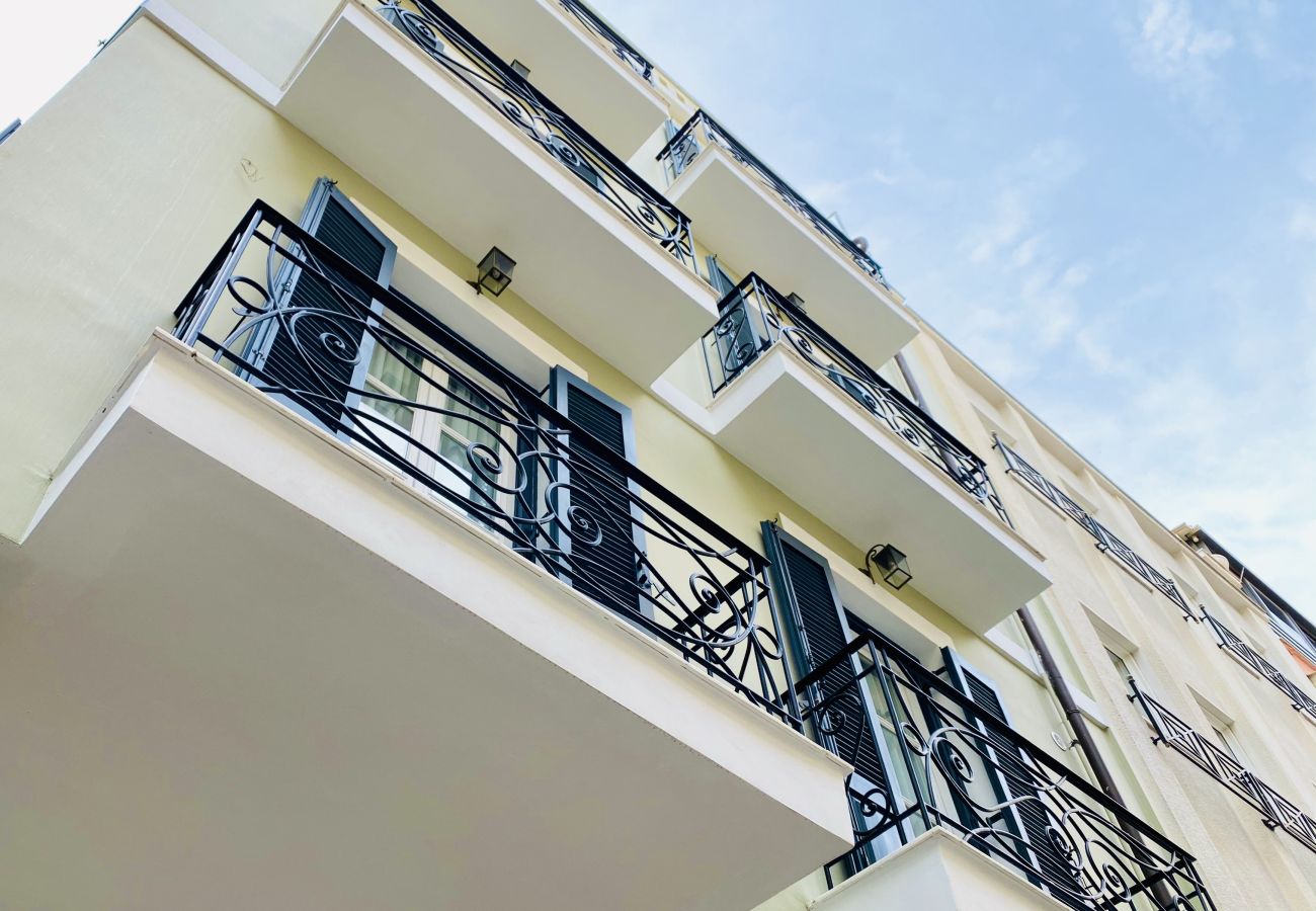 Studio in Athens - 1st Floor Studio-Shell