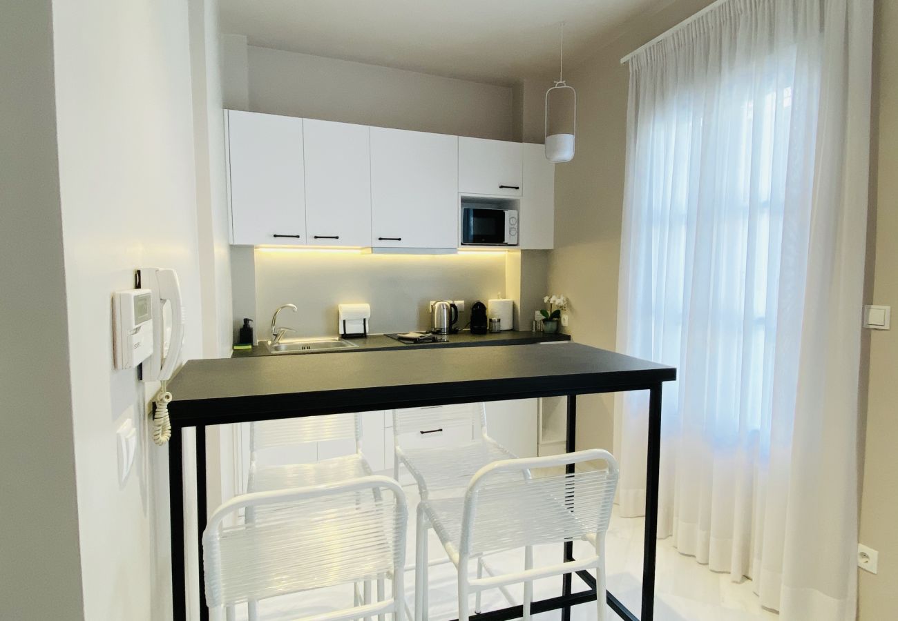 Studio in Athens - 2nd Floor Studio-Goldfish