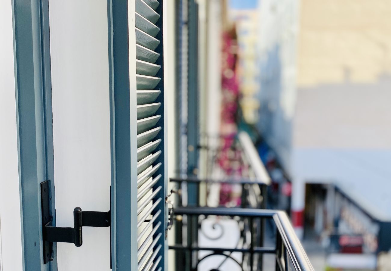 Studio in Athens - 2nd Floor Studio-Goldfish