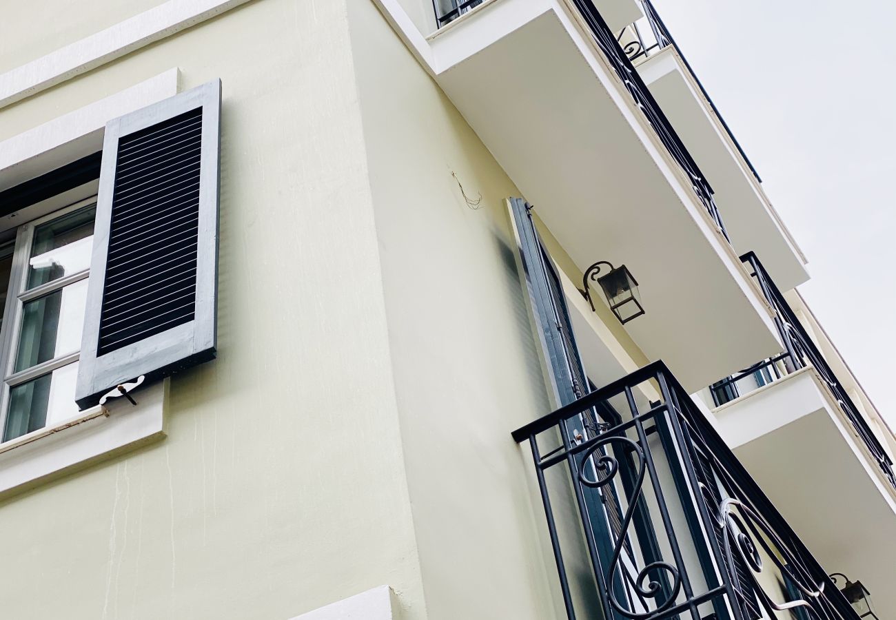 Studio in Athens - 2nd Floor Studio-Goldfish