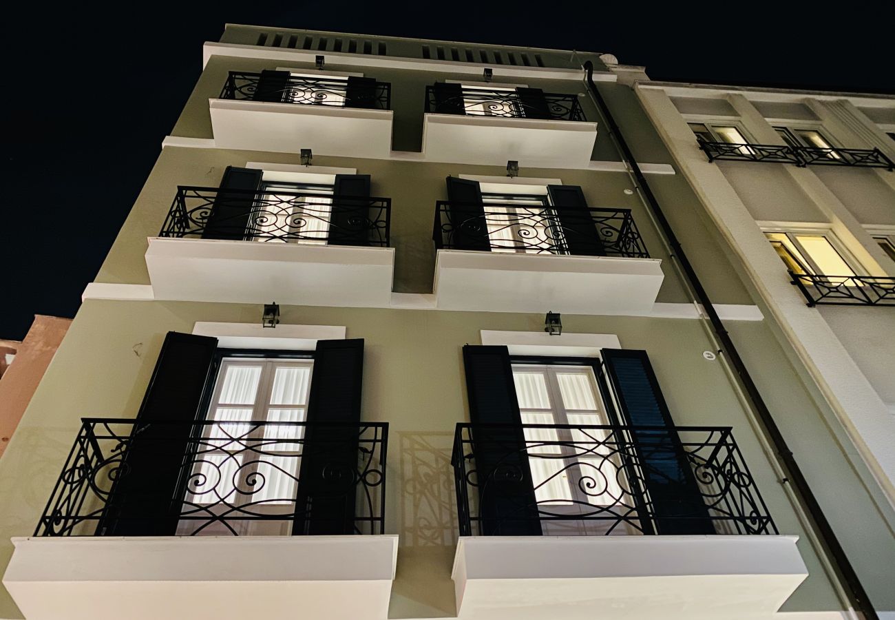 Studio in Athens - 2nd Floor Studio-Goldfish