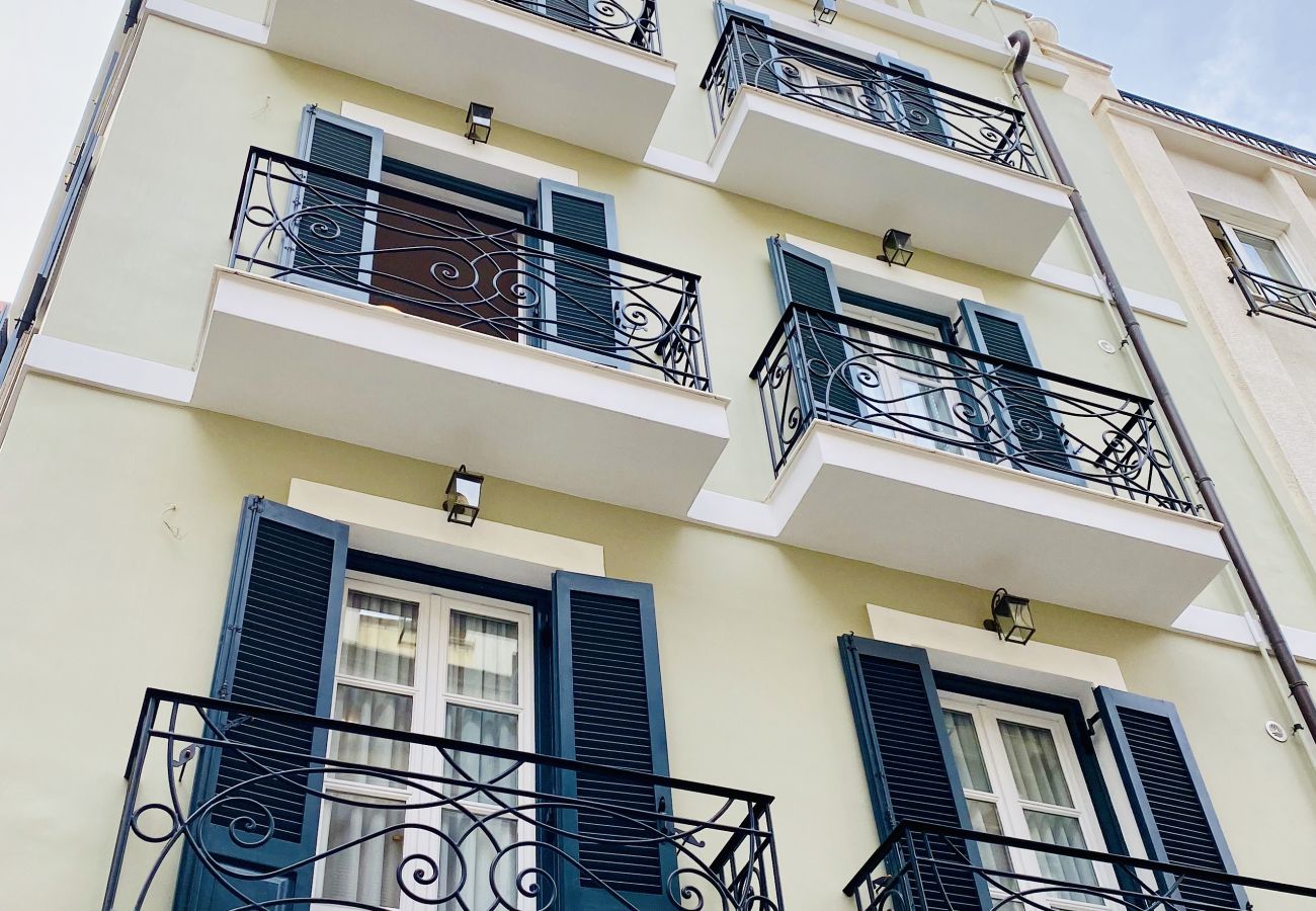 Studio in Athens - 2nd Floor Studio-Goldfish