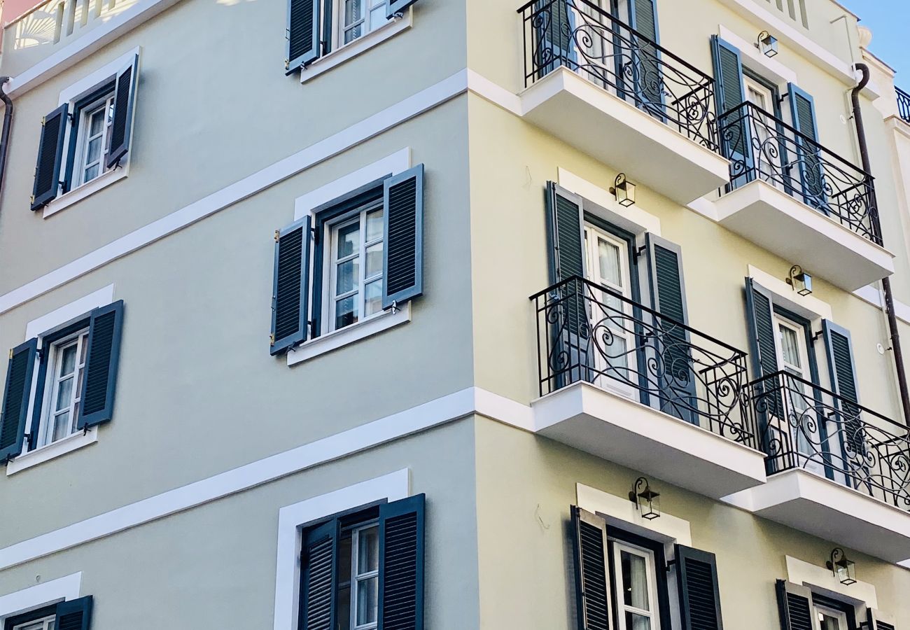 Studio in Athens - 2nd Floor Studio-Goldfish