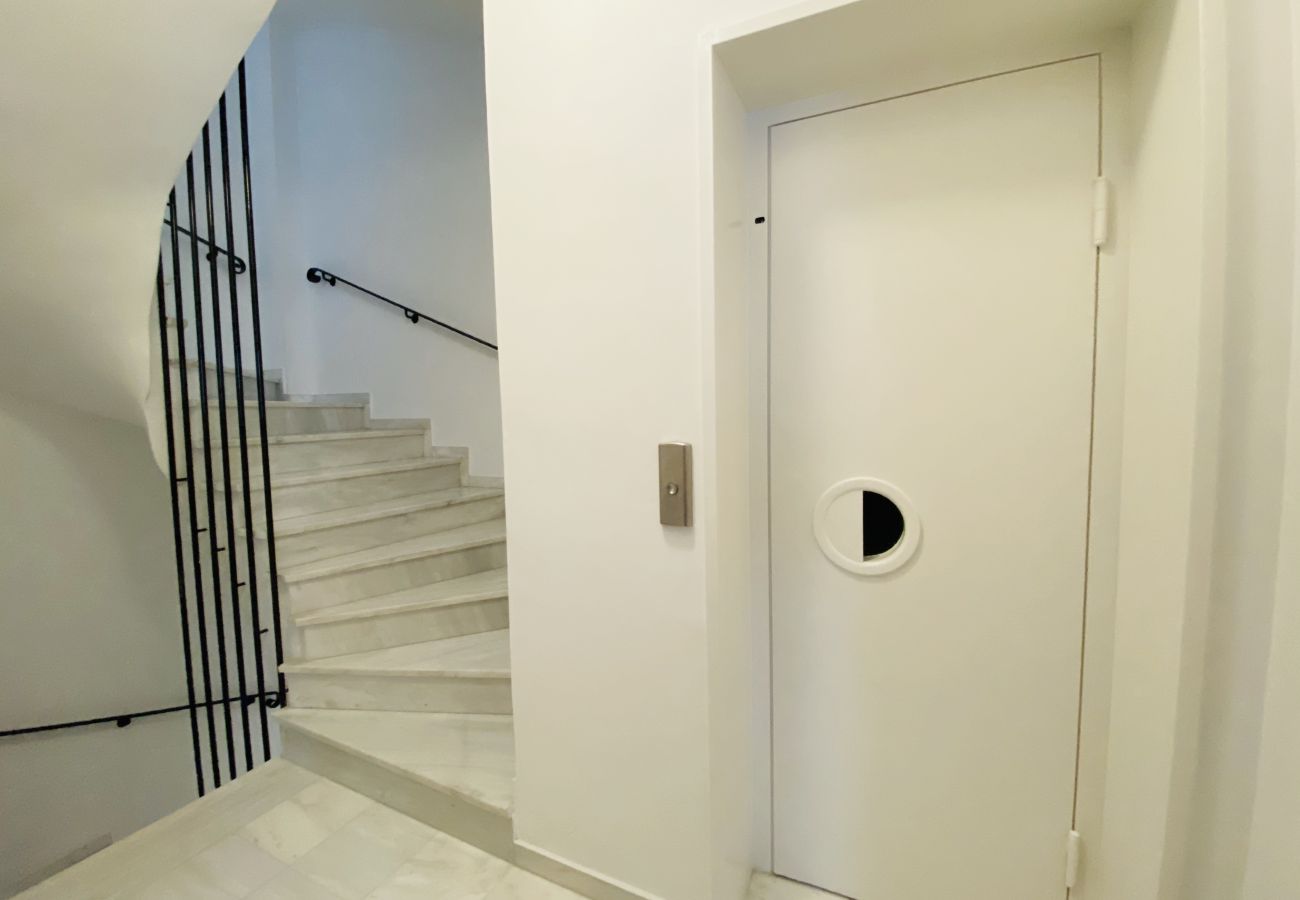 Studio in Athens - 3rd Floor Studio-Whale