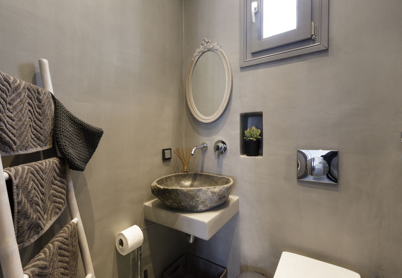 Villa in Naousa - Kolimbithres Rock Villa