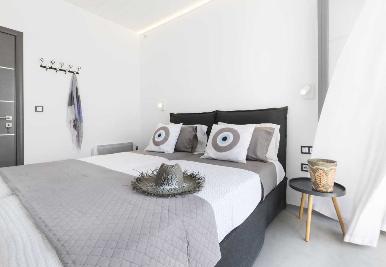 Villa in Naousa - Kolimbithres Rock Villa