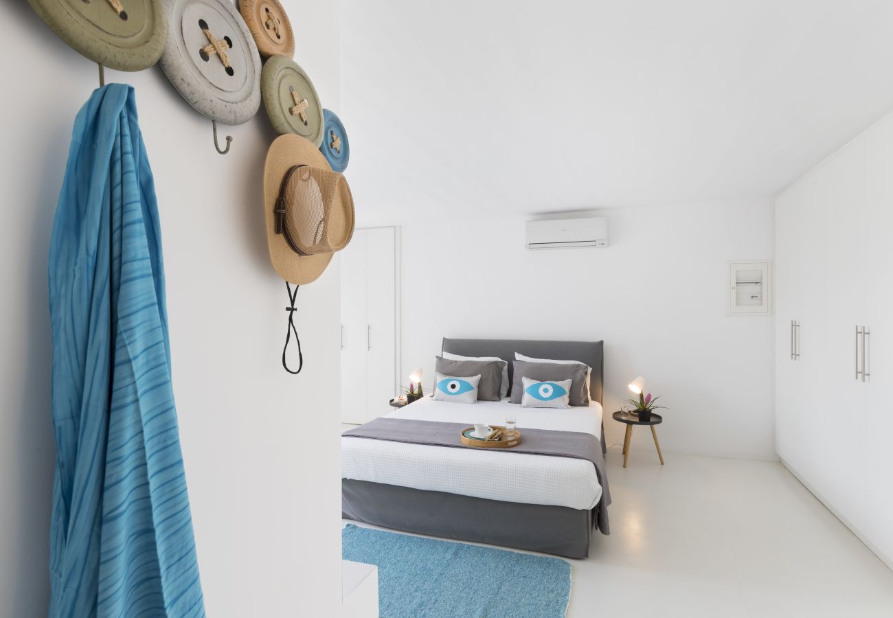 Villa in Naousa - Kolimbithres Rock Villa