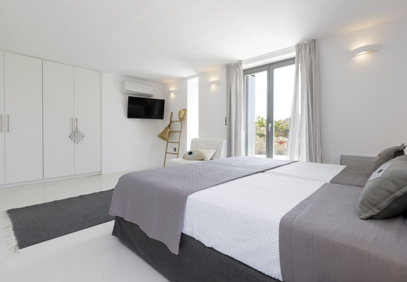 Villa in Naousa - Kolimbithres Rock Villa