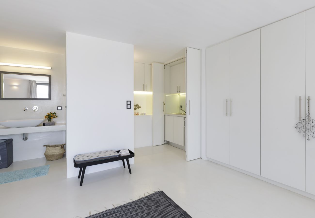 Villa in Naousa - Kolimbithres Rock Villa