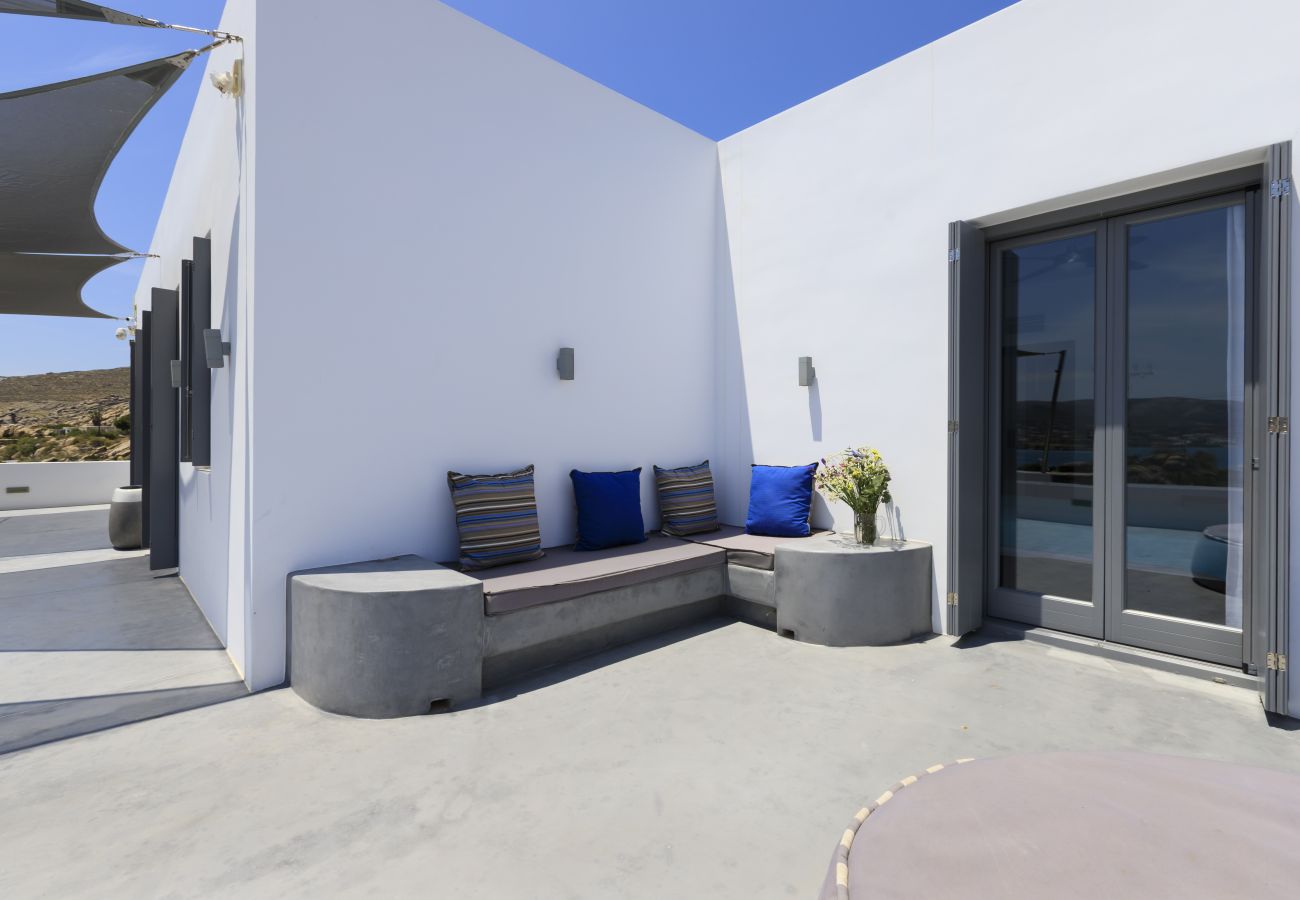 Villa in Naousa - Kolimbithres Rock Villa