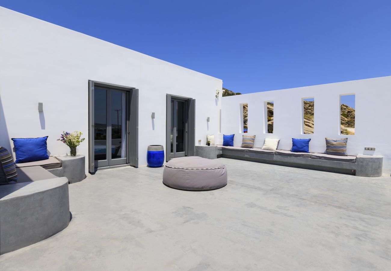 Villa in Naousa - Kolimbithres Rock Villa