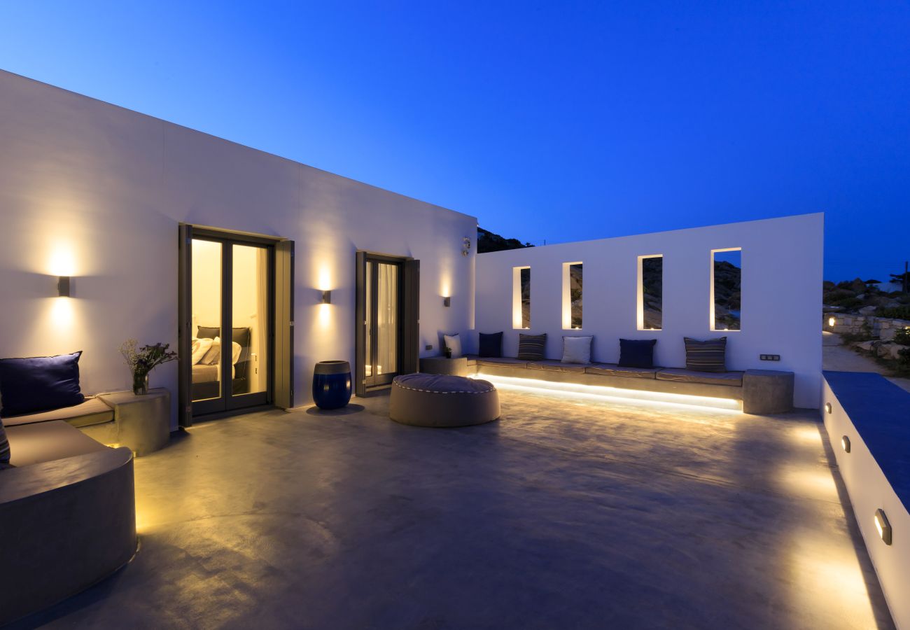 Villa in Naousa - Kolimbithres Rock Villa