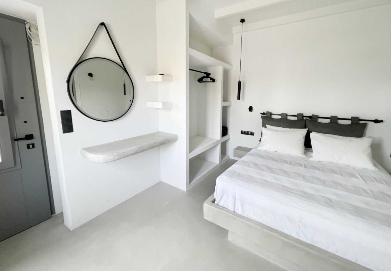 Villa in Naousa - Kolimbithres Rock Villa