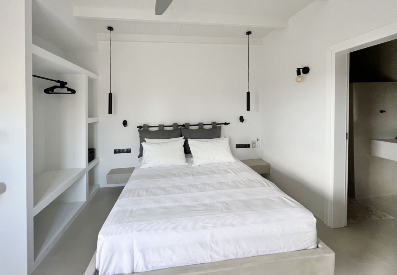 Villa in Naousa - Kolimbithres Rock Villa