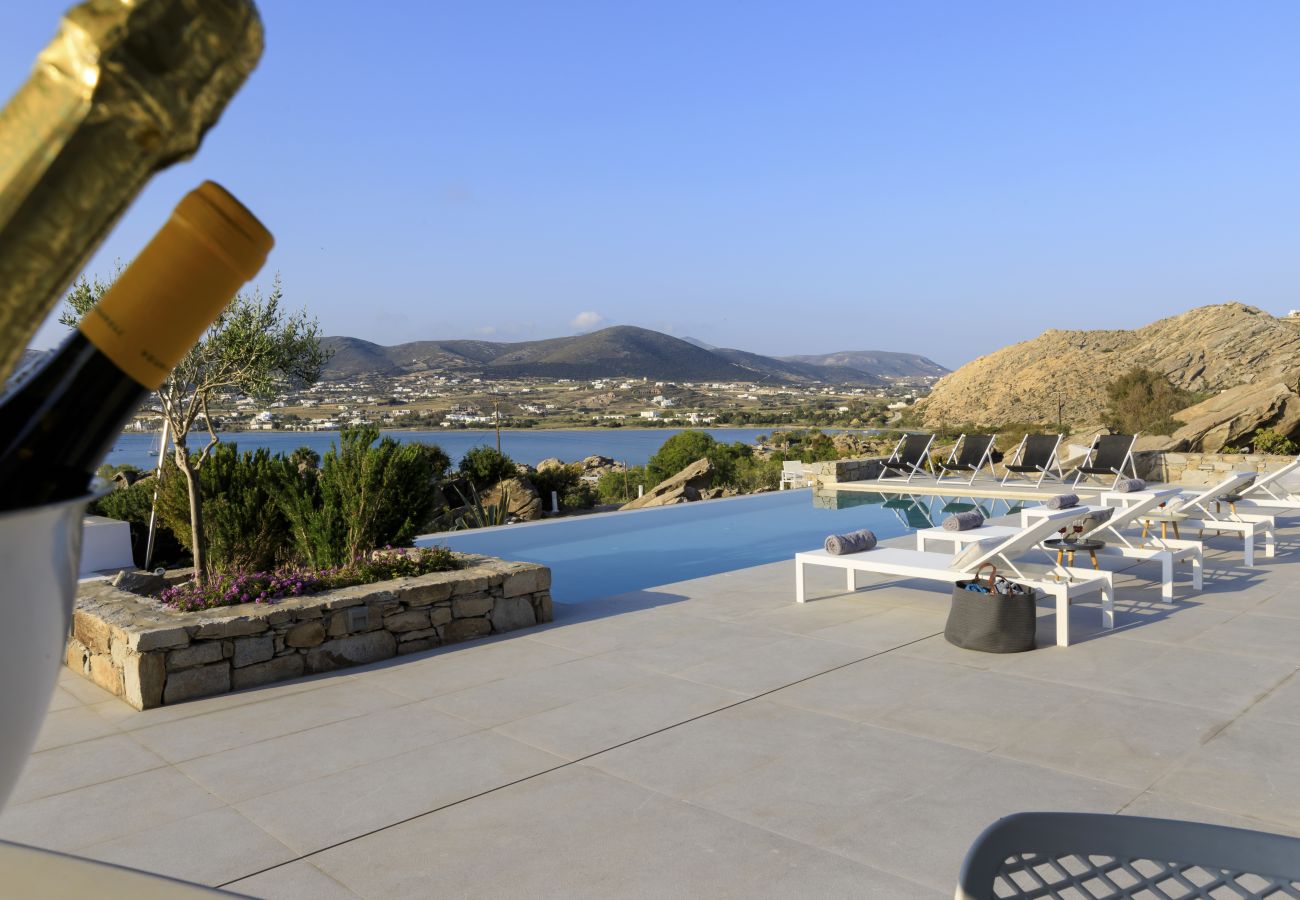 Villa in Naousa - Kolimbithres Rock Villa