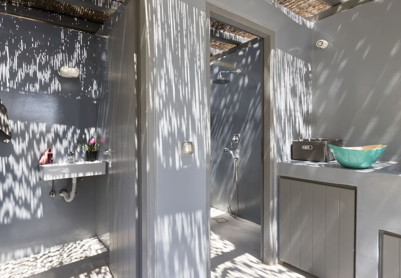 Villa in Naousa - Kolimbithres Rock Villa