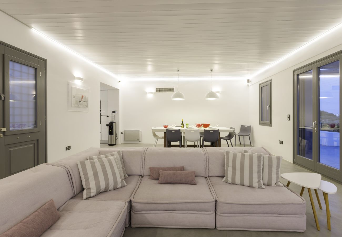 Villa in Naousa - Kolimbithres Rock Villa