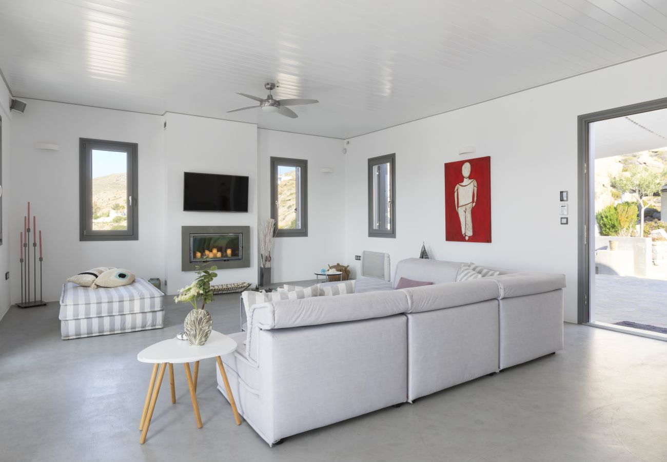 Villa in Naousa - Kolimbithres Rock Villa