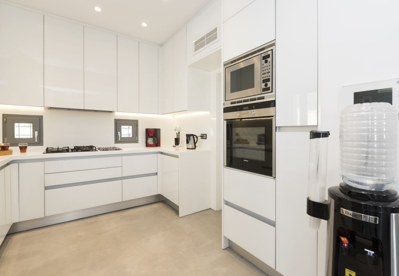 Villa in Naousa - Kolimbithres Rock Villa