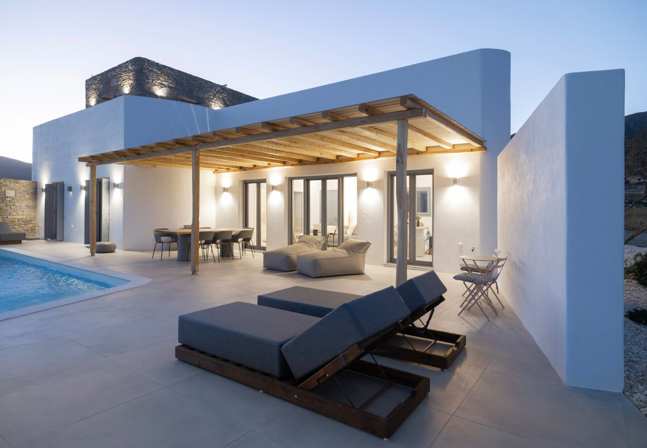 Villa in Aspro Chorio - Poolside Panorama: Coastal Luxury & Vistas