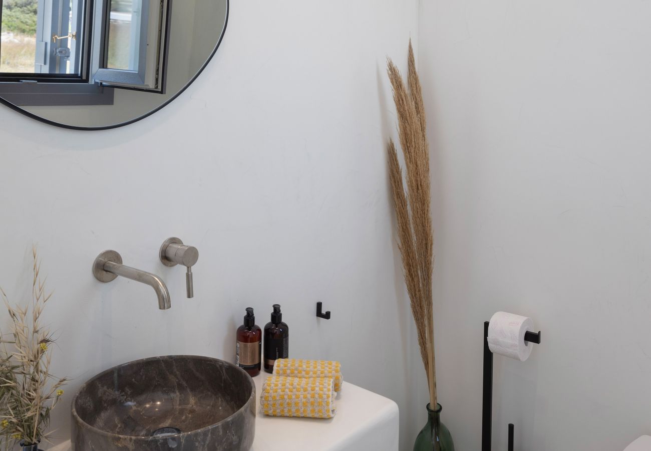 Villa in Aspro Chorio - Poolside Panorama: Coastal Luxury & Vistas