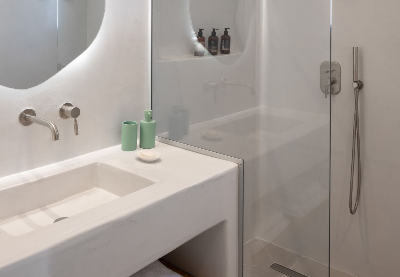 Villa in Aspro Chorio - Poolside Panorama: Coastal Luxury & Vistas