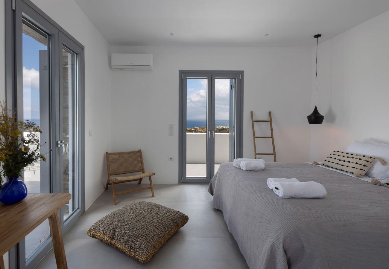 Villa in Aspro Chorio - Poolside Panorama: Coastal Luxury & Vistas