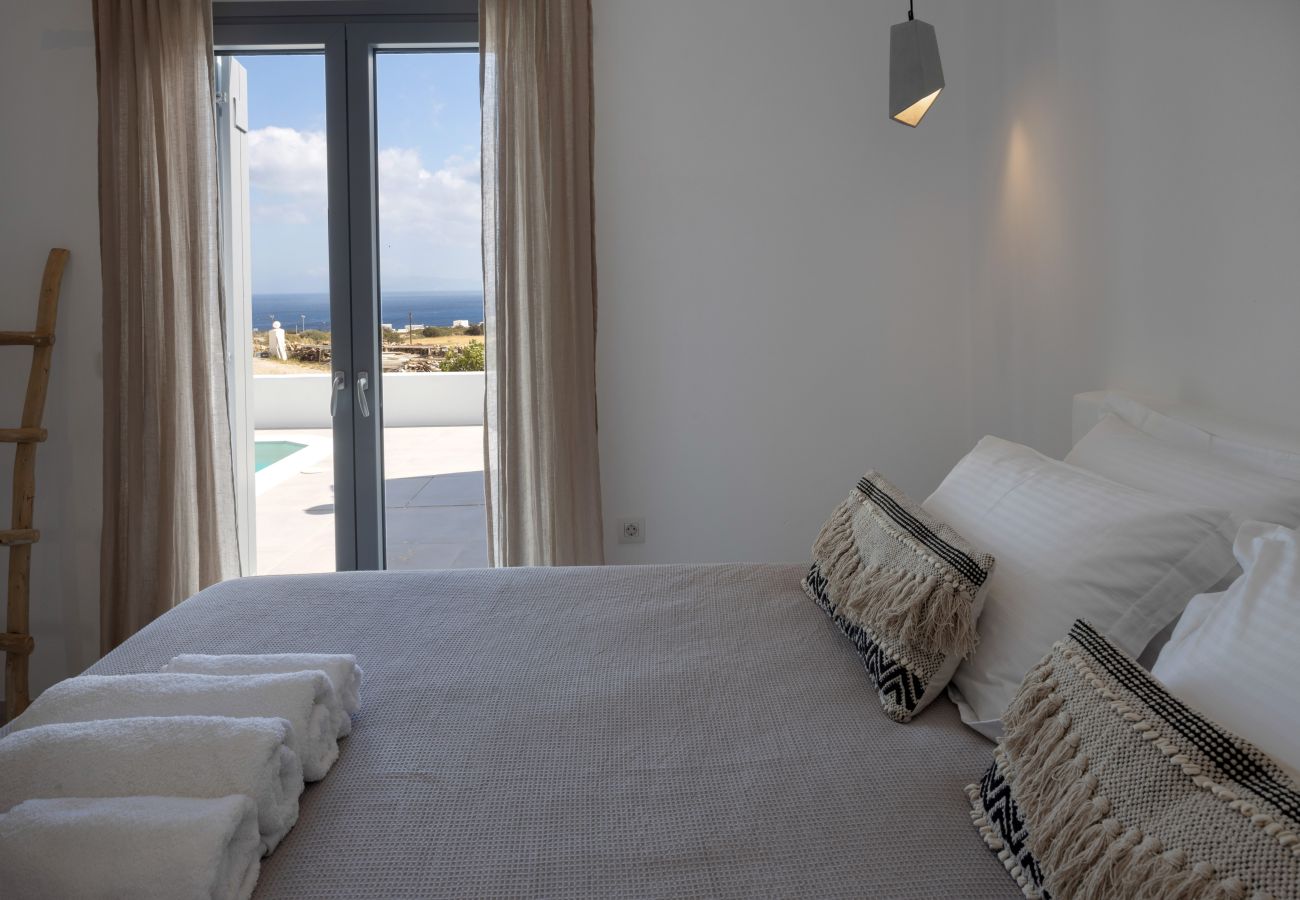Villa in Aspro Chorio - Poolside Panorama: Coastal Luxury & Vistas