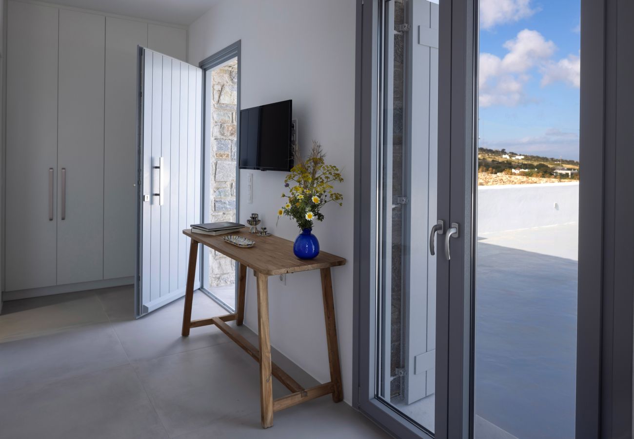 Villa in Aspro Chorio - Poolside Panorama: Coastal Luxury & Vistas