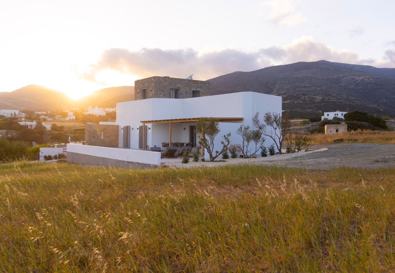 Villa in Aspro Chorio - Poolside Panorama: Coastal Luxury & Vistas