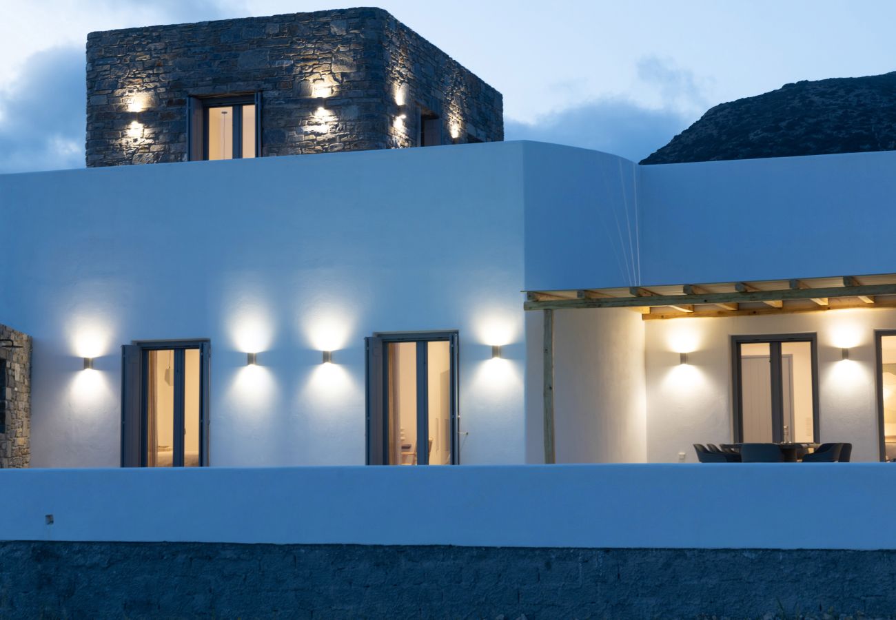 Villa in Aspro Chorio - Poolside Panorama: Coastal Luxury & Vistas