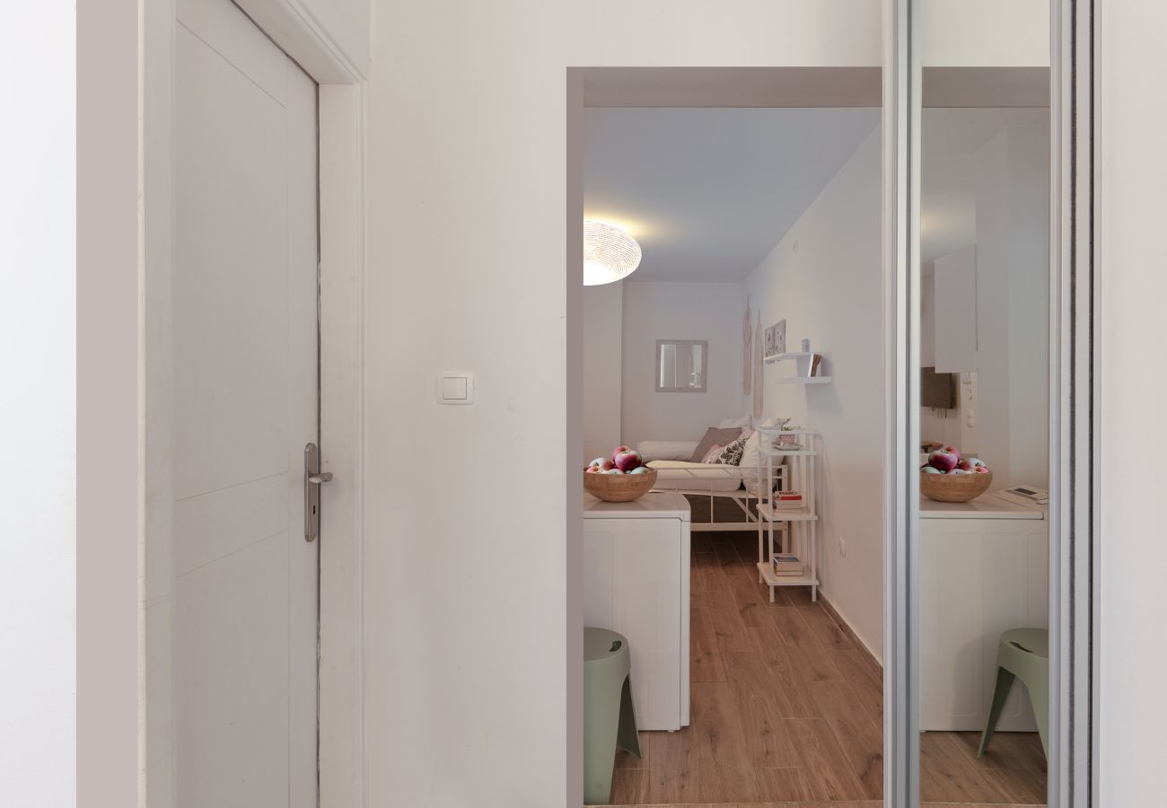 Apartment in Athens - The perfect garden studio next to conference centres