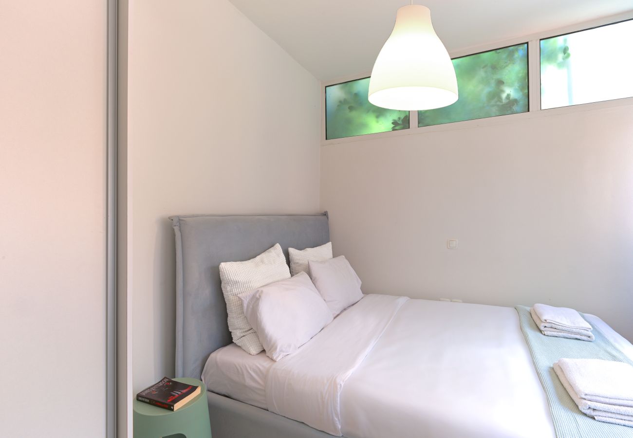 Apartment in Athens - The perfect garden studio next to conference centres