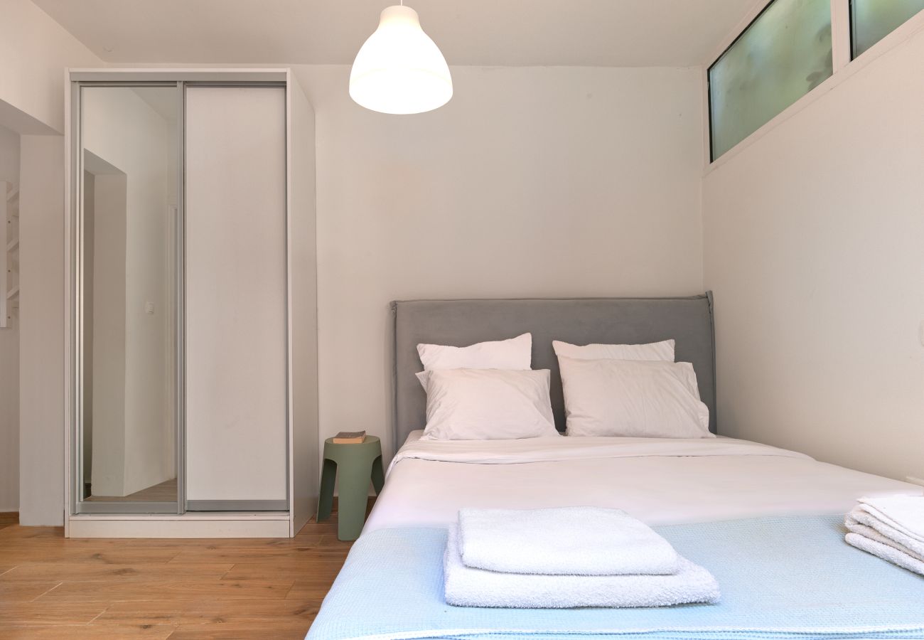 Apartment in Athens - The perfect garden studio next to conference centres