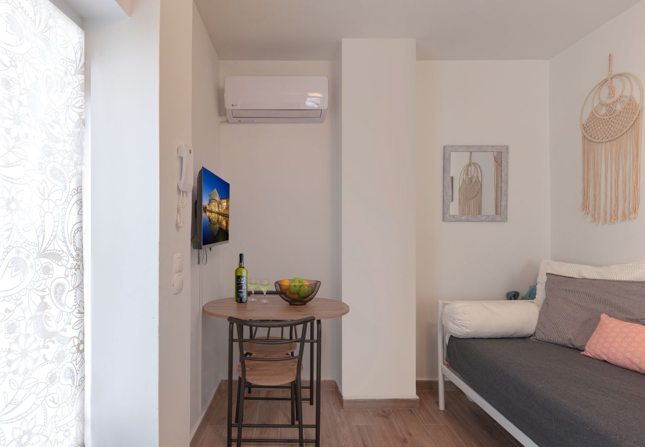 Apartment in Athens - The perfect garden studio next to conference centres