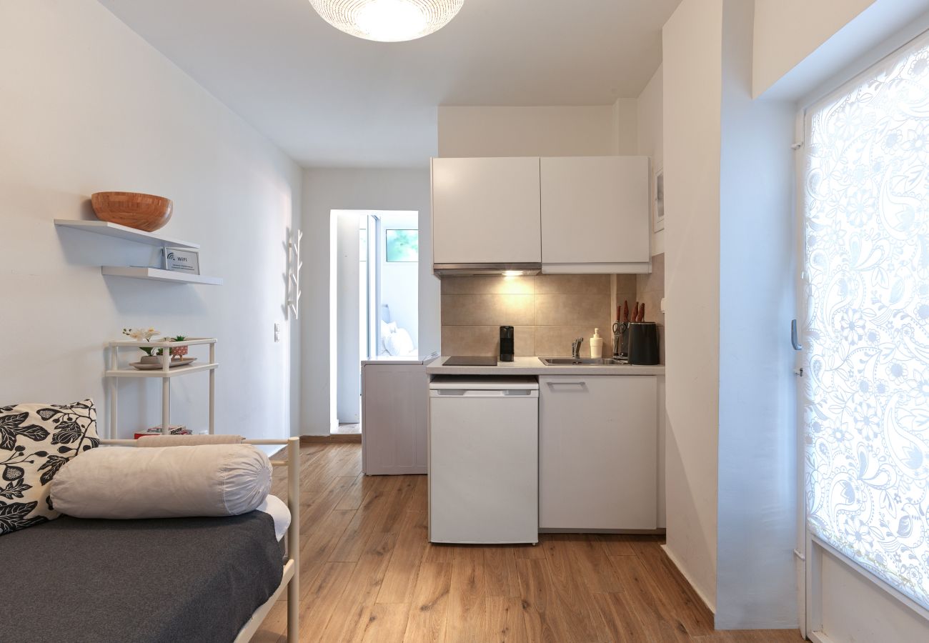Apartment in Athens - The perfect garden studio next to conference centres