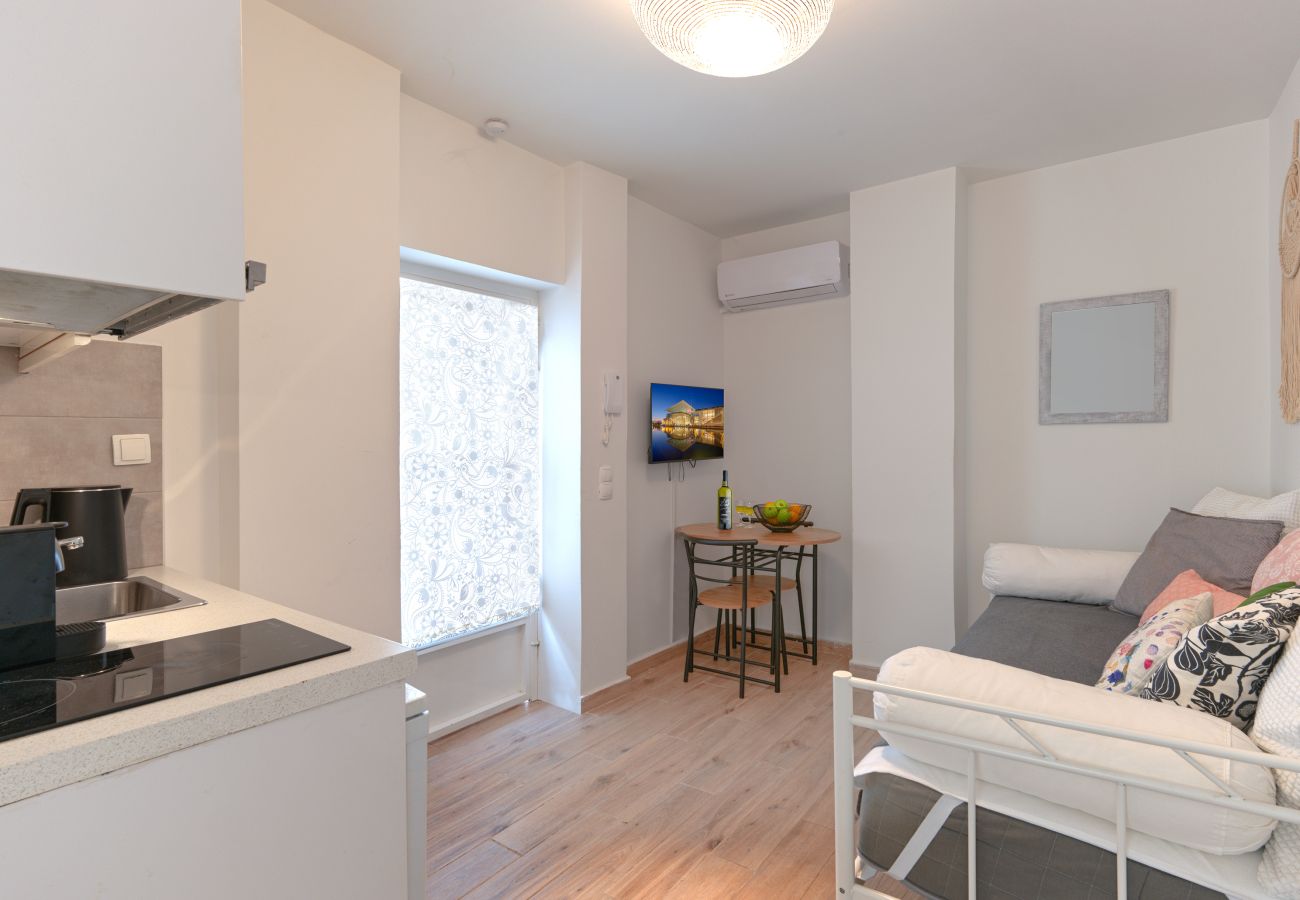 Apartment in Athens - The perfect garden studio next to conference centres