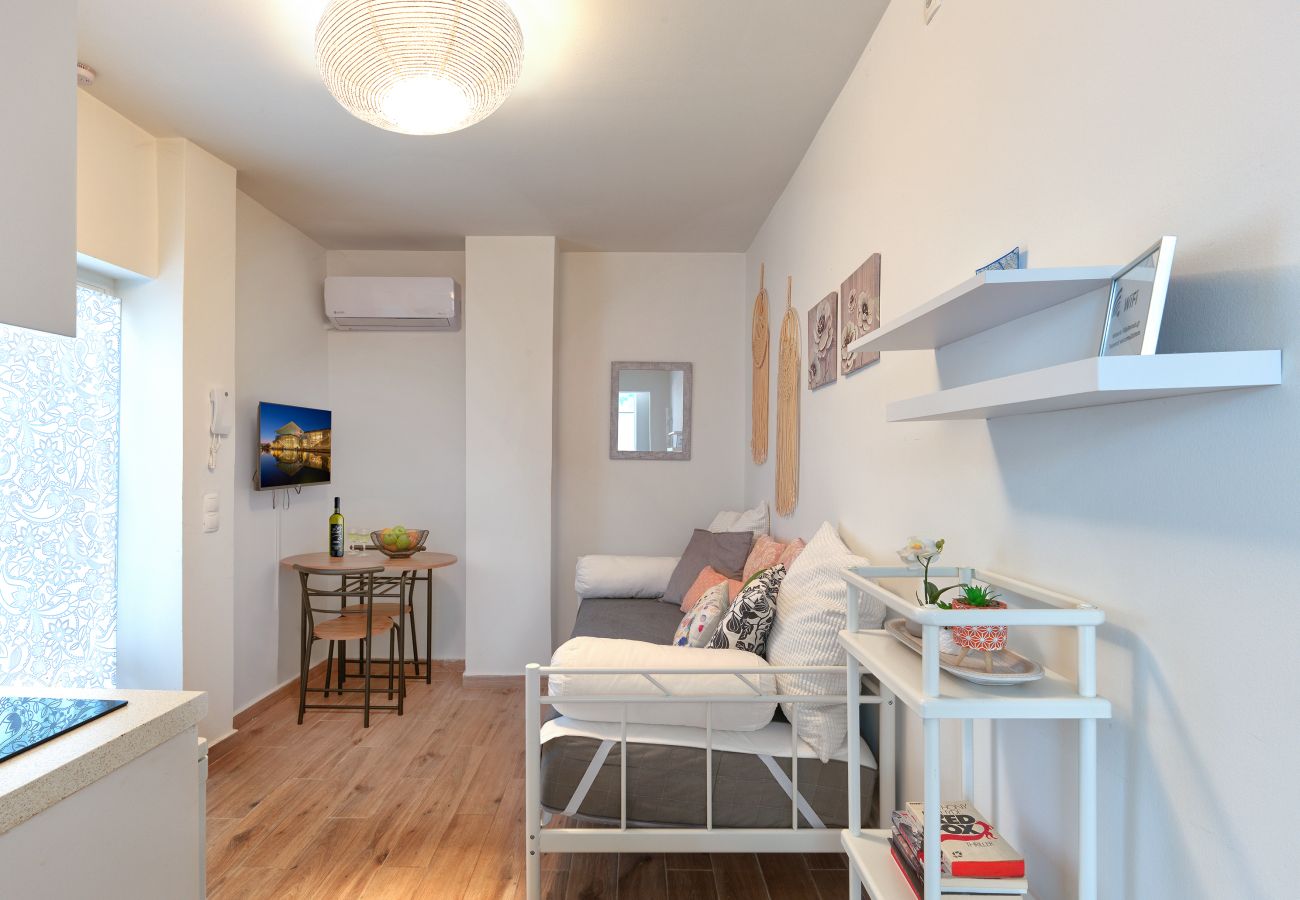 Apartment in Athens - The perfect garden studio next to conference centres