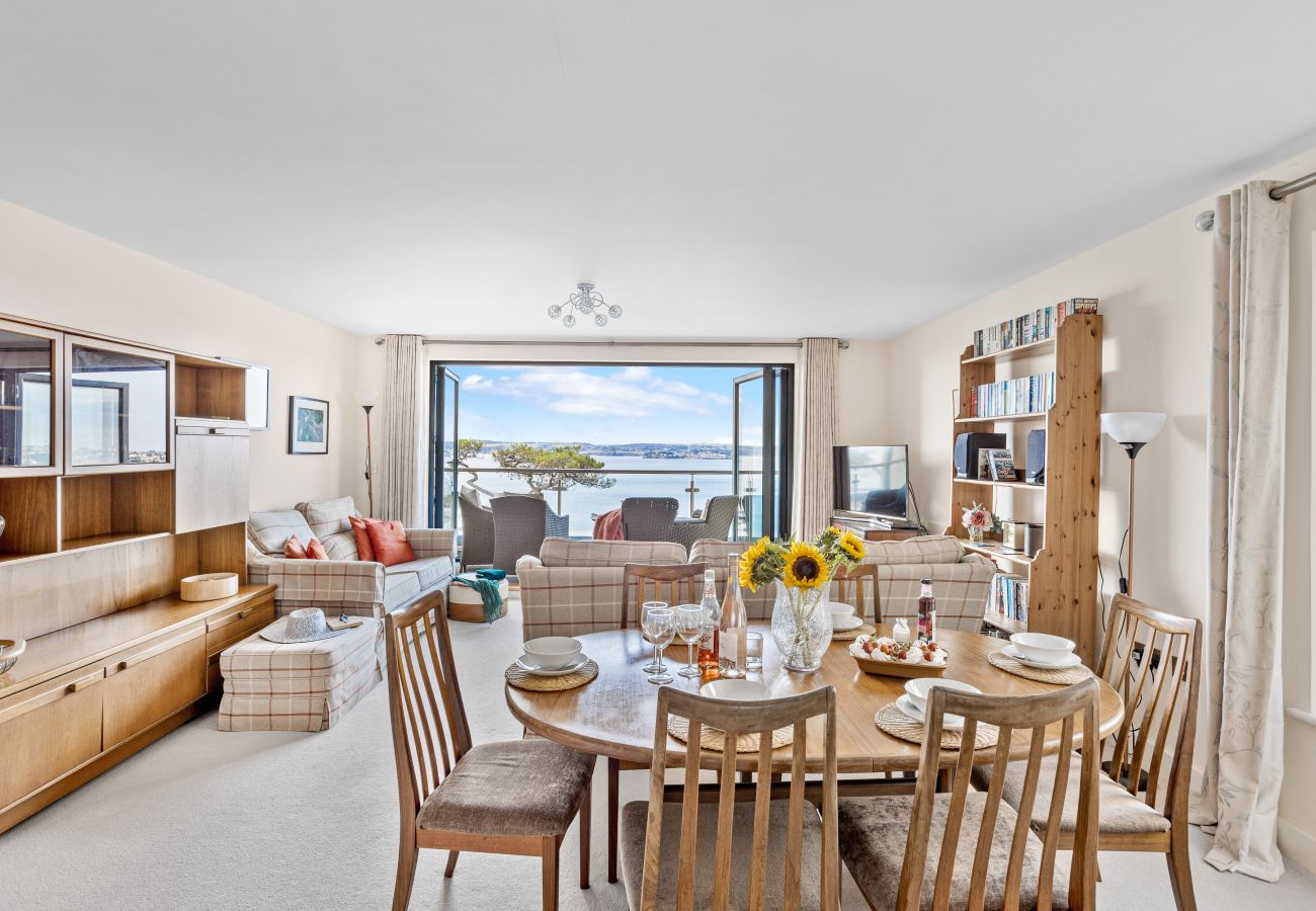 Fresh Escapes - B6 Masts - Sleeps 6 -Torquay - Sea View