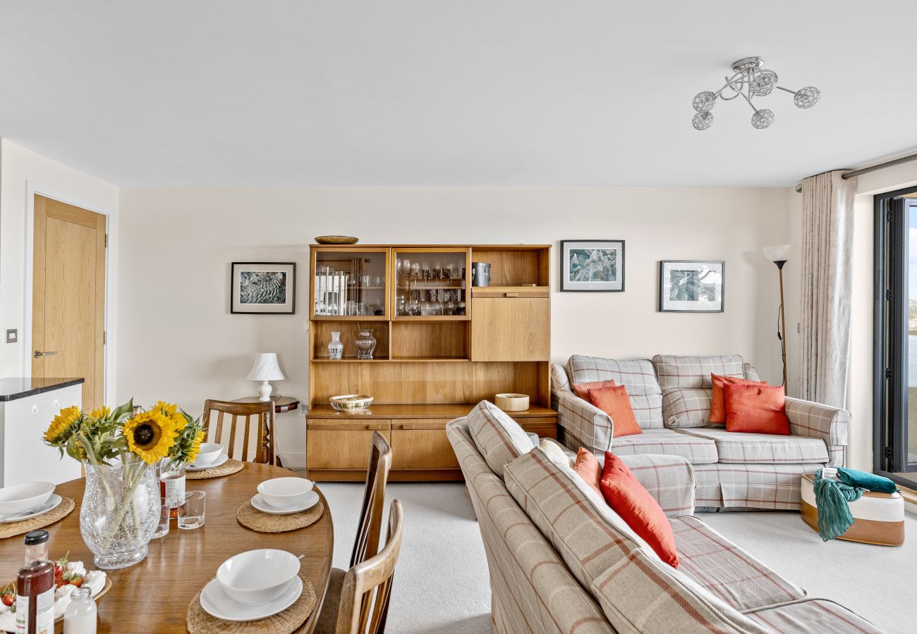 Fresh Escapes - B6 Masts - Sleeps 6 -Torquay - Sea View