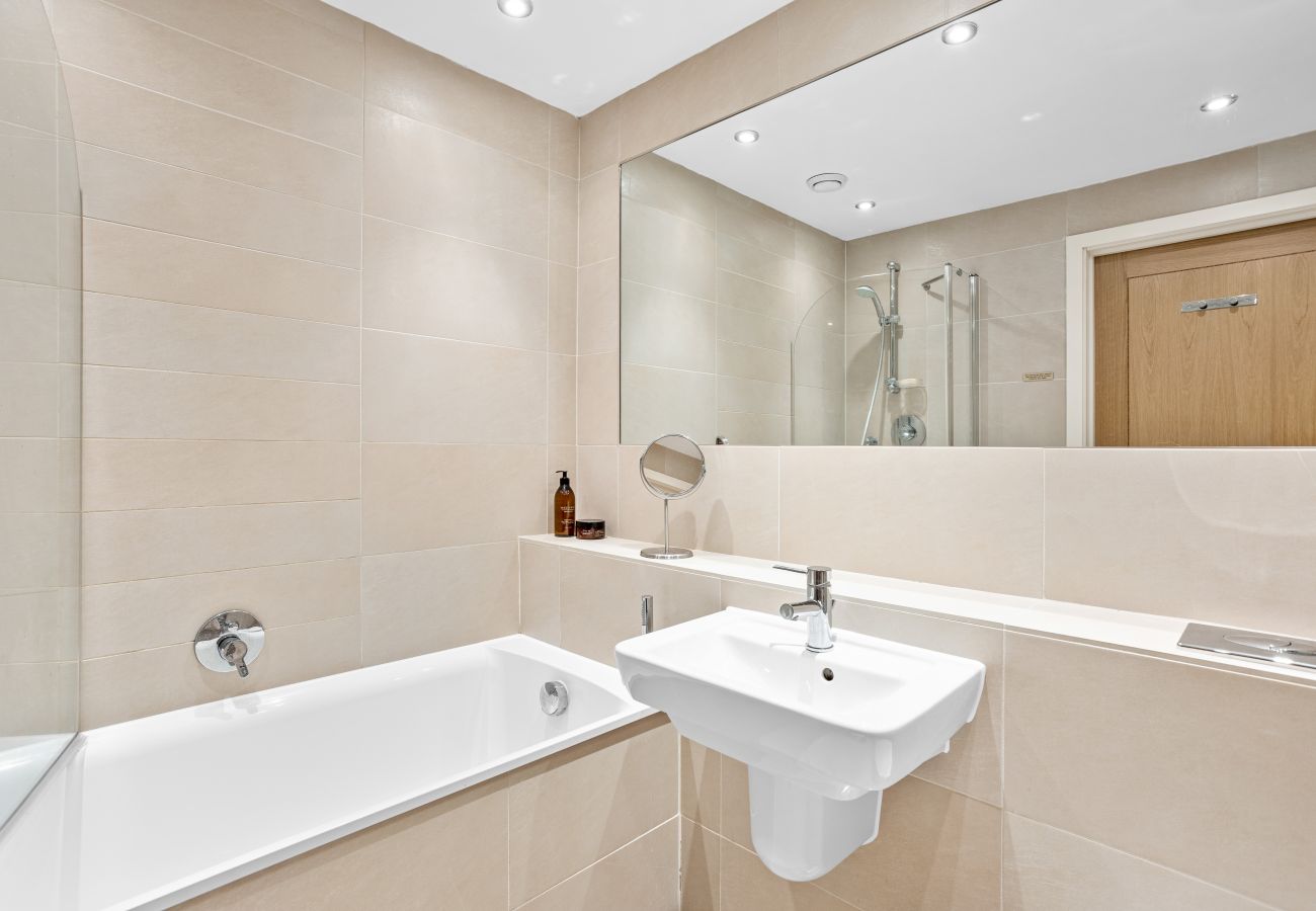 Fresh Escapes - B6 Masts - Sleeps 6 -Torquay - Sea View