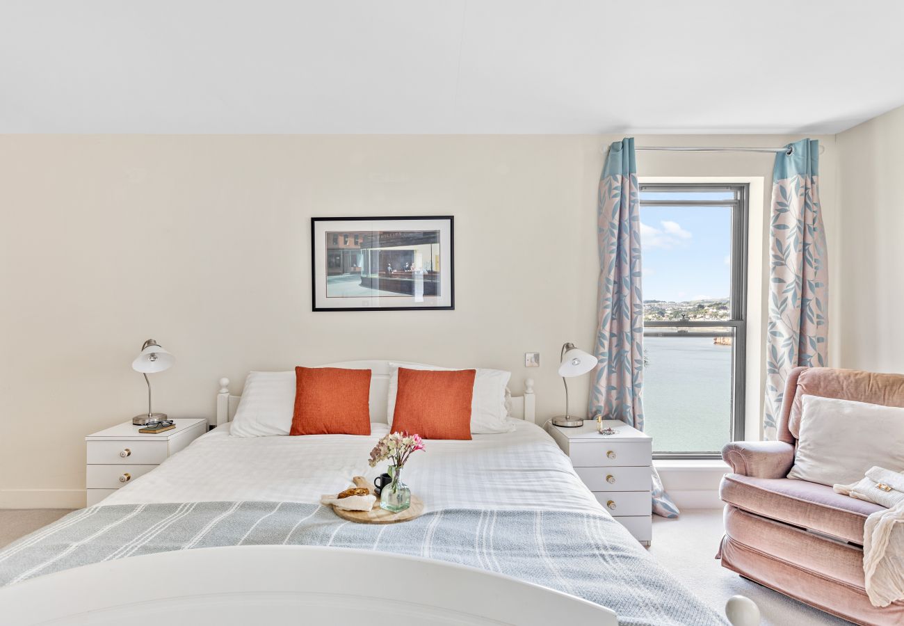 Fresh Escapes - B6 Masts - Sleeps 6 -Torquay - Sea View