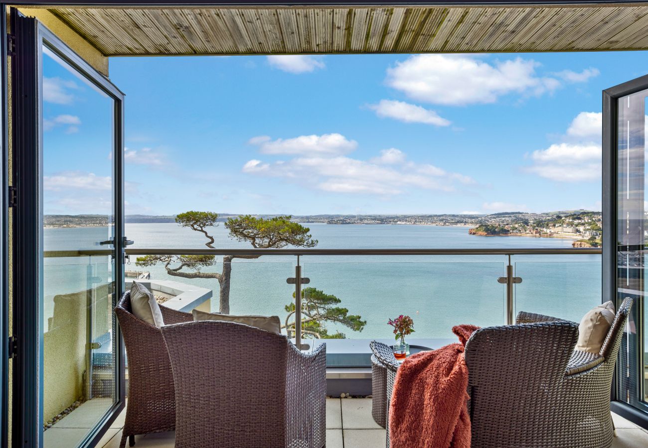 Fresh Escapes - B6 Masts - Sleeps 6 -Torquay - Sea View