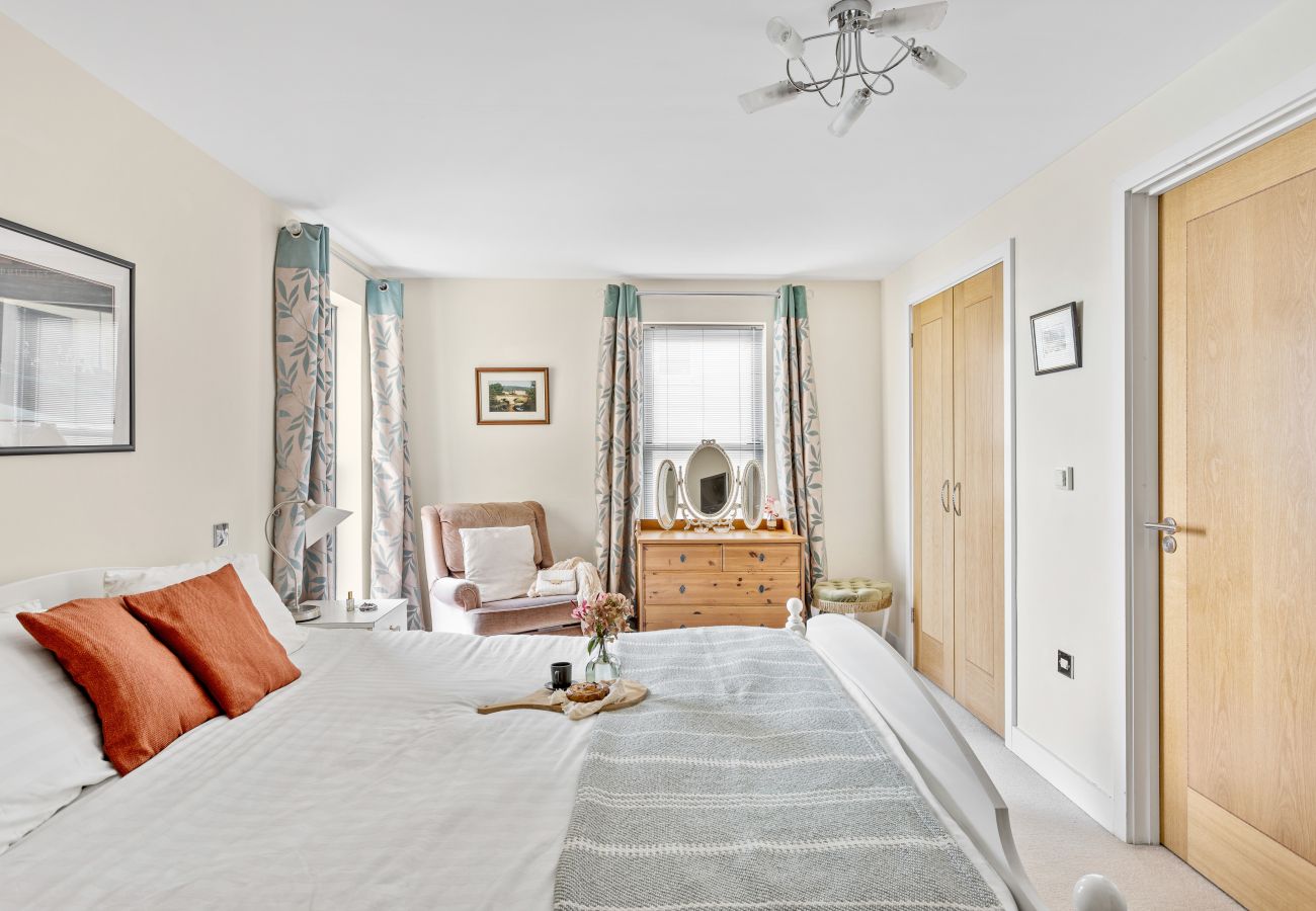 Fresh Escapes - B6 Masts - Sleeps 6 -Torquay - Sea View