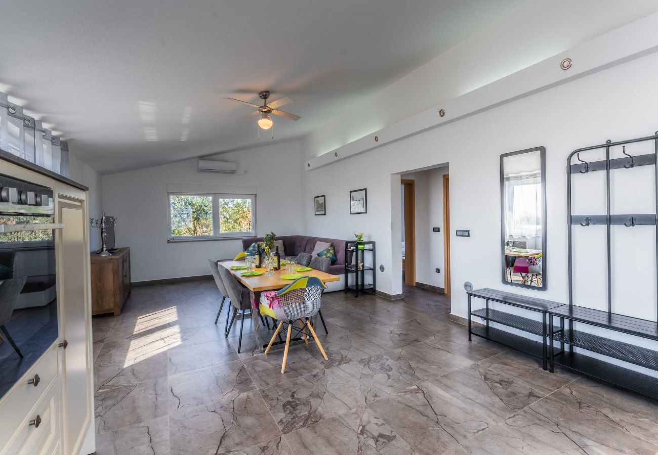 House in Galižana - Private Heated Pool, Sport Fields - Villa Sunshine