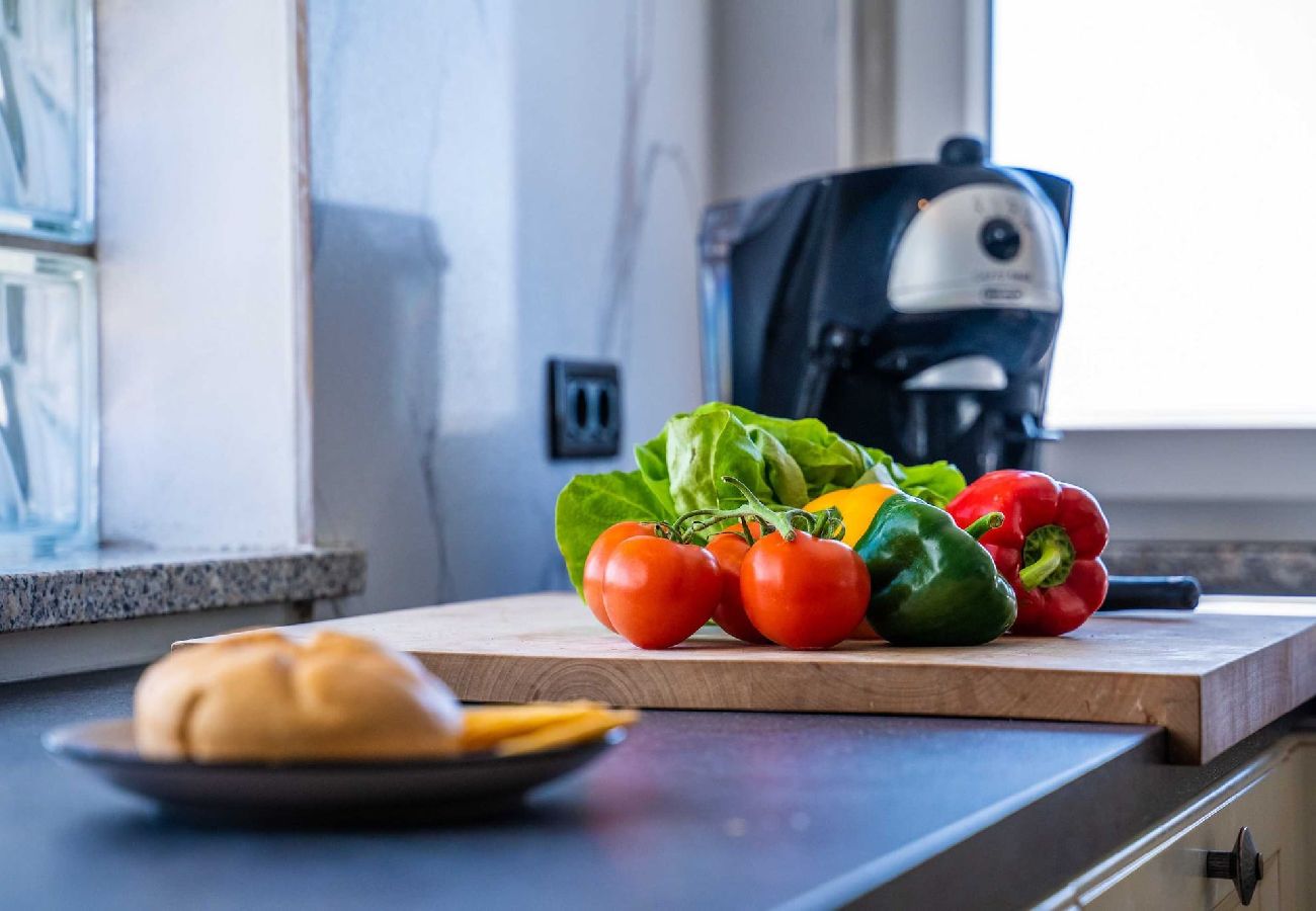 House in Galižana - Private Heated Pool, Sport Fields - Villa Sunshine