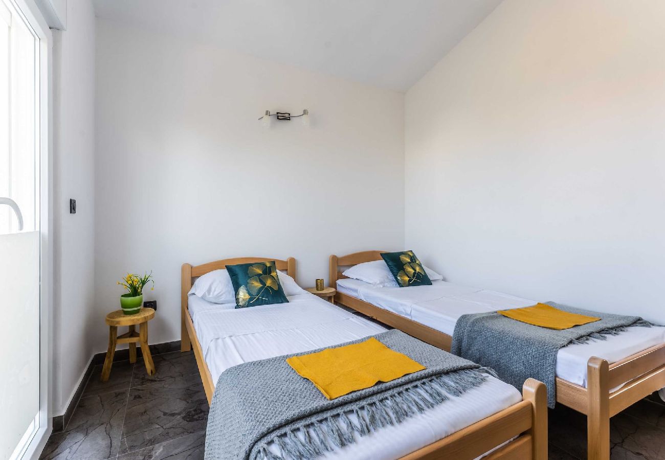 House in Galižana - Private Heated Pool, Sport Fields - Villa Sunshine